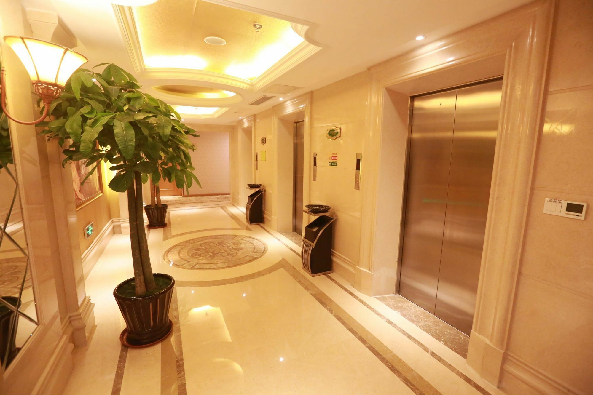 Vienna International Hotel Shenyang Railway Station Exterior photo