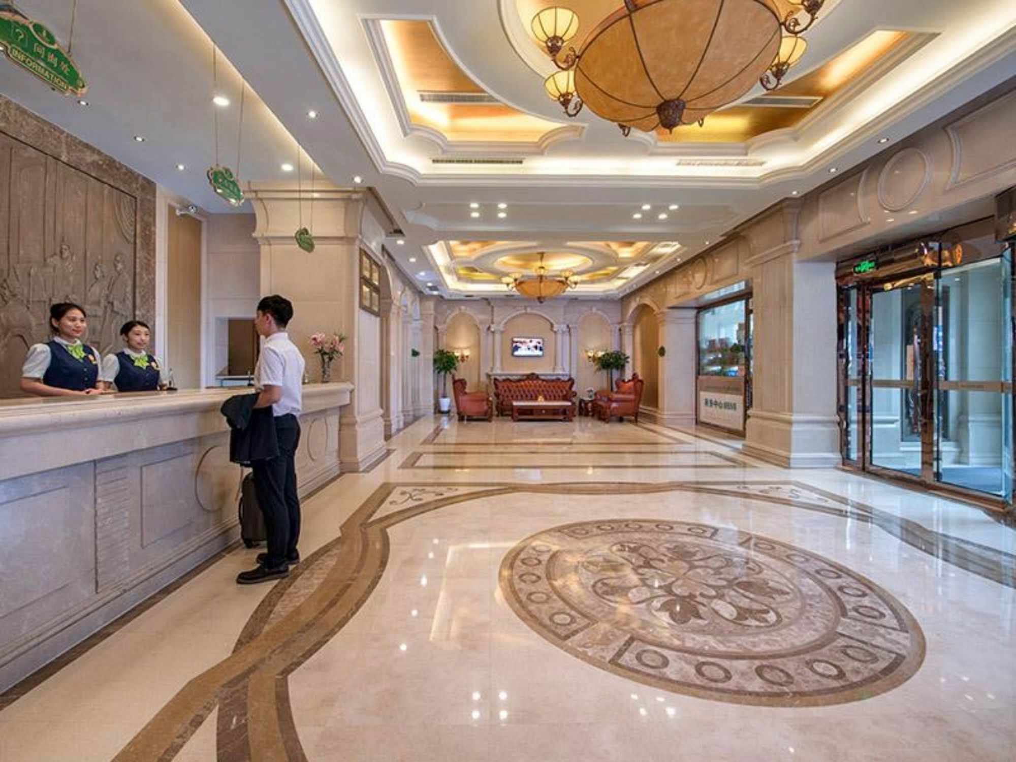 Vienna International Hotel Shenyang Railway Station Exterior photo
